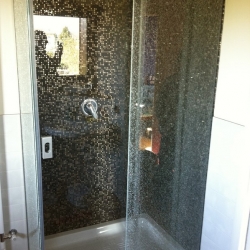 Box doccia - rivestimento interno in mosaico