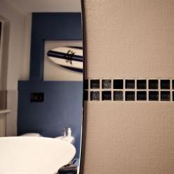 Bagno con inserti in mosaico